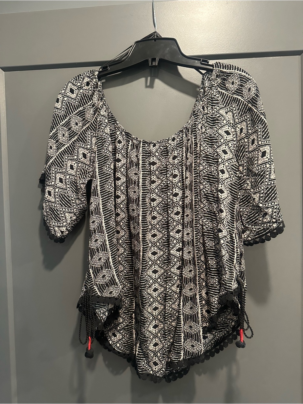 Dex Black and White Geometric Peasant Tunic